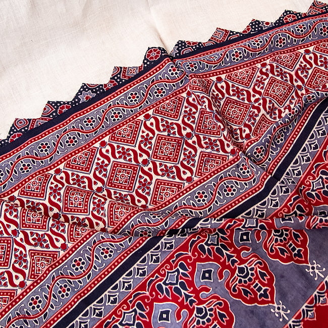 アジュラック染め布とバルメール村アップリケの大判布 約115cm x 180cm 11 - 裏面はこのようになっています