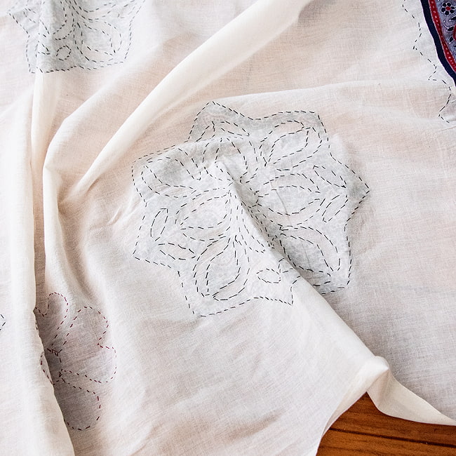 アジュラック染め布とバルメール村アップリケの大判布 約115cm x 180cm 14 - アップリケ部分の裏面です。