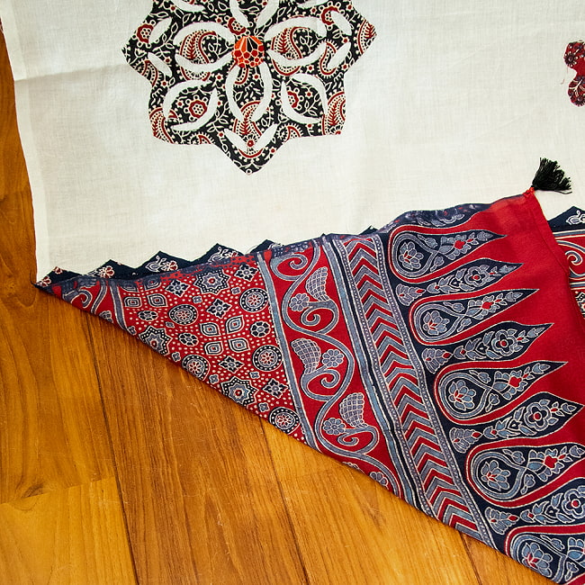 アジュラック染め布とバルメール村アップリケの大判布 約115cm x 180cm 10 - 裏面の様子です。