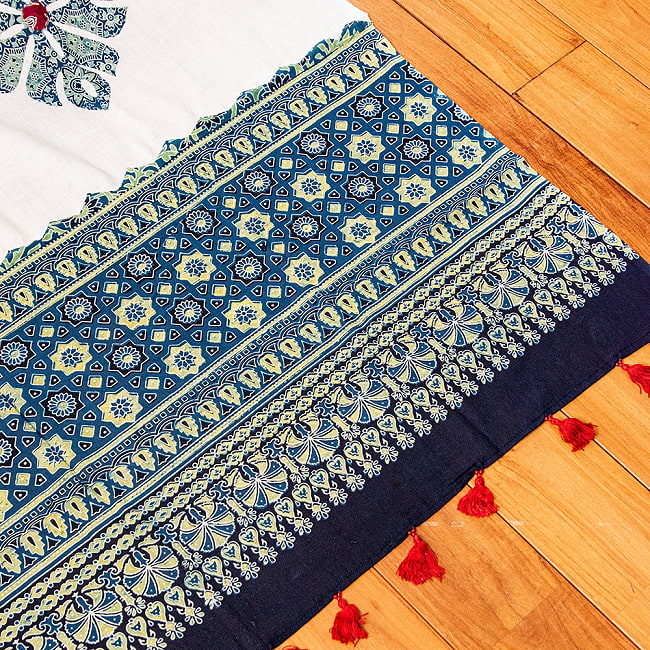 アジュラック染め布とバルメール村アップリケの大判布 約115cm x 180cm 7 - 端をアップにしてみました