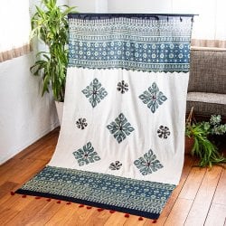 アジュラック染め布とバルメール村アップリケの大判布 約115cm x 180cm