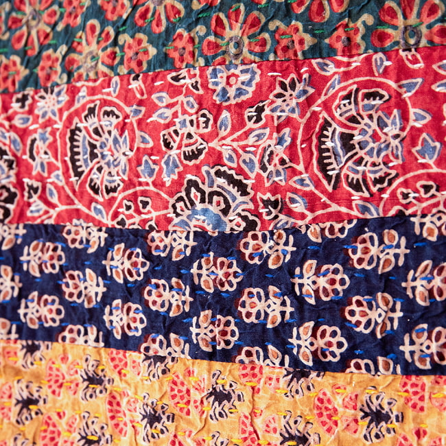【展覧会出品用 最高級品・１点物】カンタ刺繍とバルメール村の美しいアップリケの特大マルチクロス 【約278cm x 225cm】-グリーン 9 - 端部分の様子です。