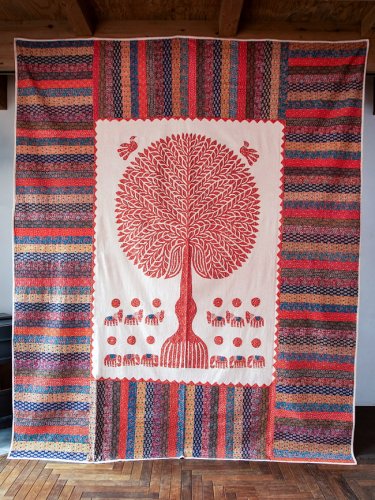 【展覧会出品用 最高級品・1点物】カンタ刺繍とバルメール村の美しいアップリケの特大マルチクロス 【約278cm x 225cm】-オレンジ(ID-DUA-36)
