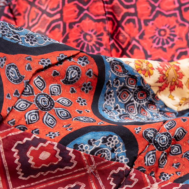 1点もの インドの伝統柄 アジュラックプリント ドゥパッタ ストール【約83cm×206cm】 7 - 化繊へプリントしたものは気持ち艶があります