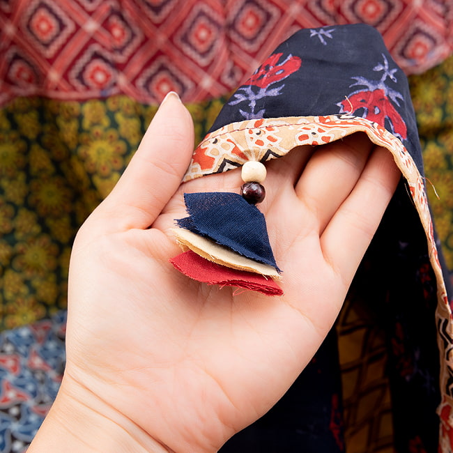 1点もの インドの伝統柄 アジュラックプリント ドゥパッタ ストール【約83cm×206cm】 8 - 端には飾りふさがあります