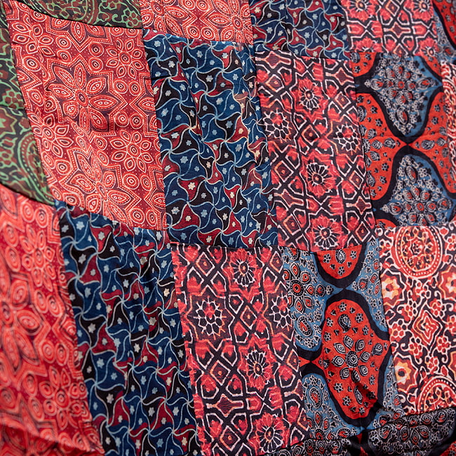 1点もの インドの伝統柄 アジュラックプリント ドゥパッタ ストール【約85cm×215cm】 7 - 化繊へプリントしたものは気持ち艶があります