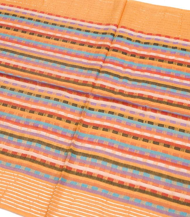 銀糸入りスカーフ - 薄オレンジ系 2 - 銀糸がアクセントになっています。