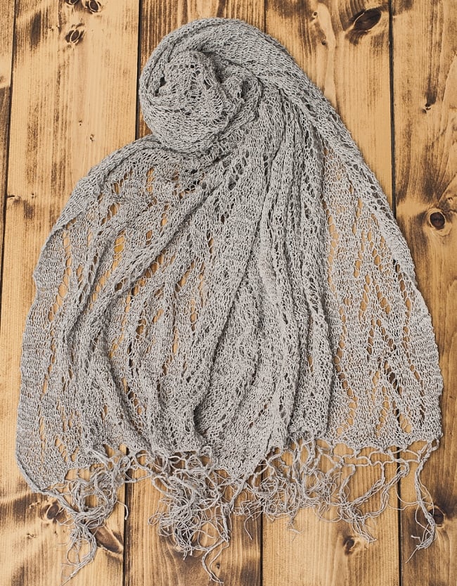 天然ネトルの手編みストールの写真1枚目です。ヘンプ素材とは思えない柔らかなショールです。ヘンプ,ワイルドヘンプ,ショール,ストール