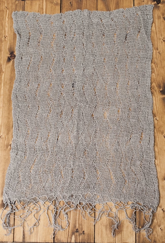 天然ネトルの手編みストール 2 - 二つ折りにして広げてみました。