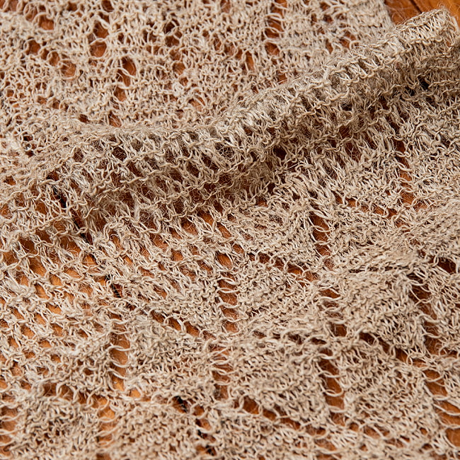 【1点もの】天然ネトルの手編みストール 約180cm x 54cm 6 - 細部を見てみました。