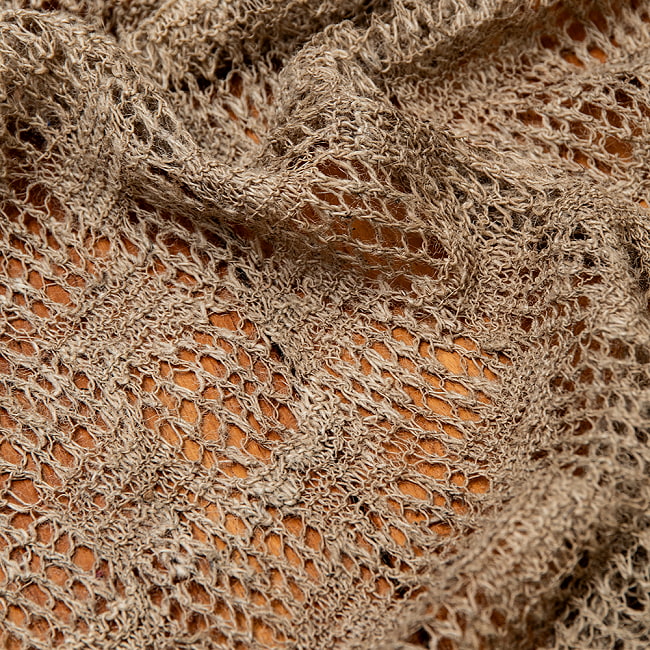 【1点もの】天然ネトルの手編みストール 約180cm x 56cm 5 - 細部を見てみました。