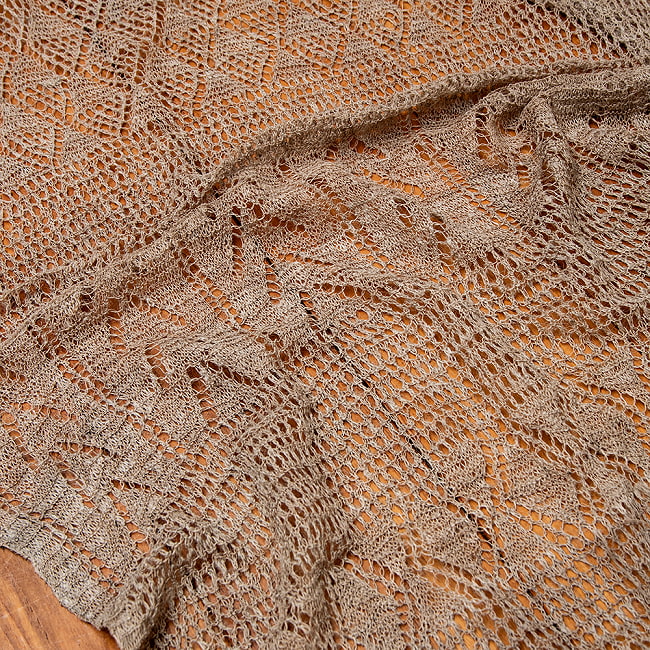 【1点もの】天然ネトルの手編みストール 約182cm x 58cm 5 - 細部を見てみました。