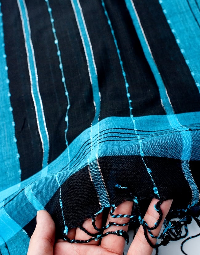 カラフルストライプスカーフ- - 黒×青系 7 - このような質感になります