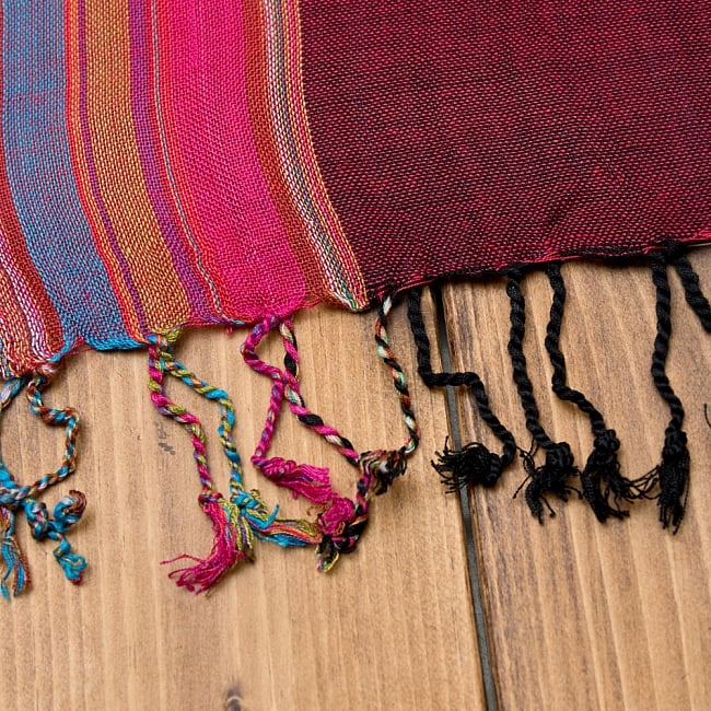 カラフルストライプスカーフ- えんじ 2 - 端は丁寧にねじられていて可愛いです^^