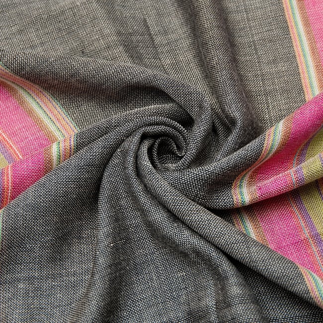 カラフルストライプスカーフ- グレー 4 - 柔らかく気持ちの良い素材です