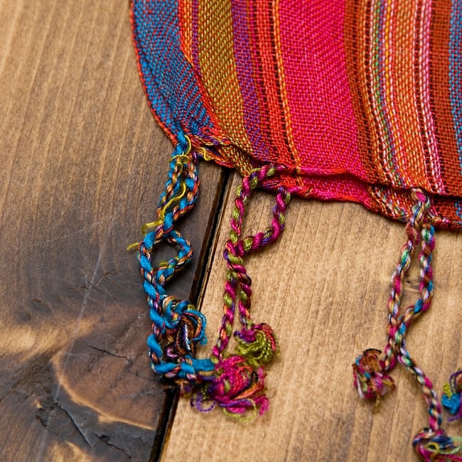 カラフルストライプスカーフ- 赤 2 - 端は丁寧にねじられていて可愛いです^^