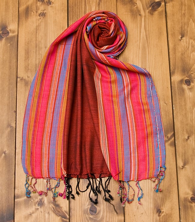 カラフルストライプスカーフ- 赤の写真