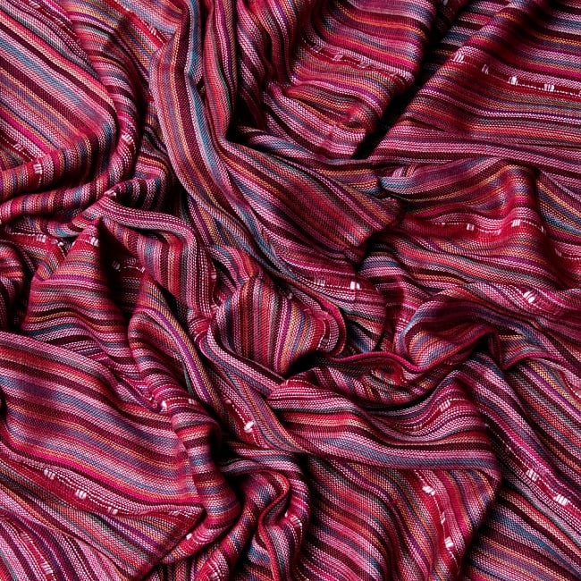 インドの伝統布ルンギーのボーダーストール〔200cm×97cm〕レッド 6 - 色彩のインドらしく、綺麗な布です