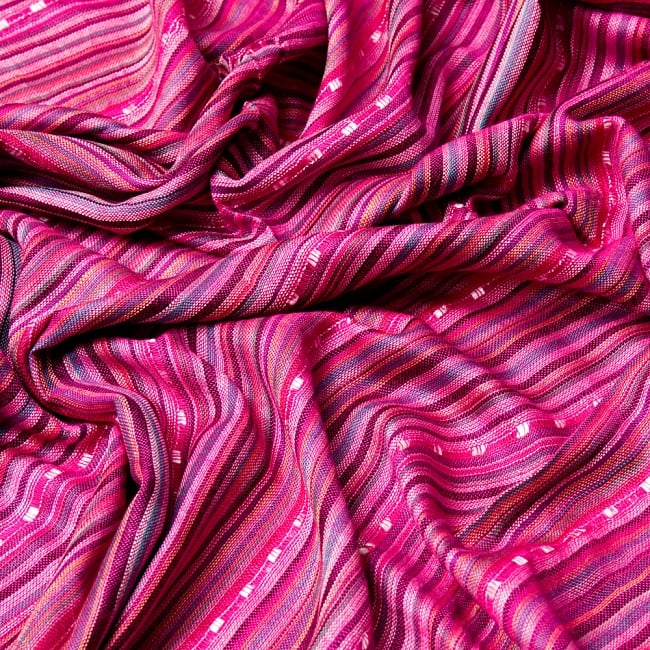 ルンギーのボーダーストール〔200cm×97cm〕ピンク 6 - 色彩のインドらしく、綺麗な布です