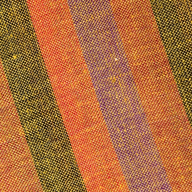 ルンギーのボーダーストール〔200cm×97cm〕オレンジ 3 - 生地を拡大してみました。