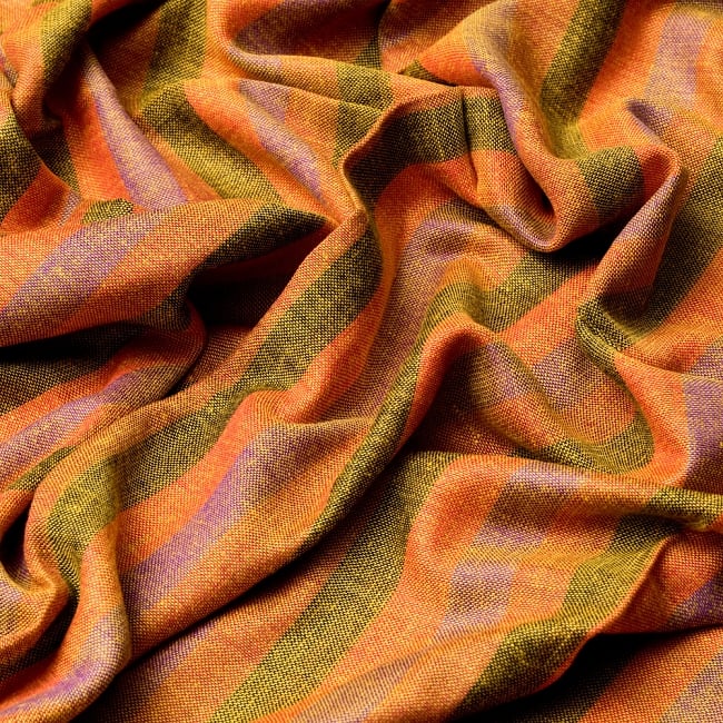 ルンギーのボーダーストール〔200cm×97cm〕オレンジ 6 - 色彩のインドらしく、綺麗な布です