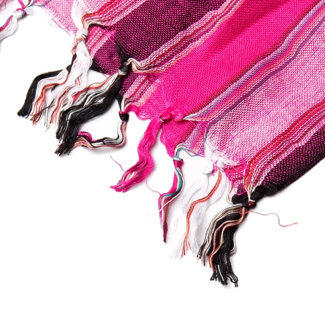 インドの伝統布ルンギーのボーダーストール〔200cm×97cm〕パープル×ピンク 4 - 縁の写真です