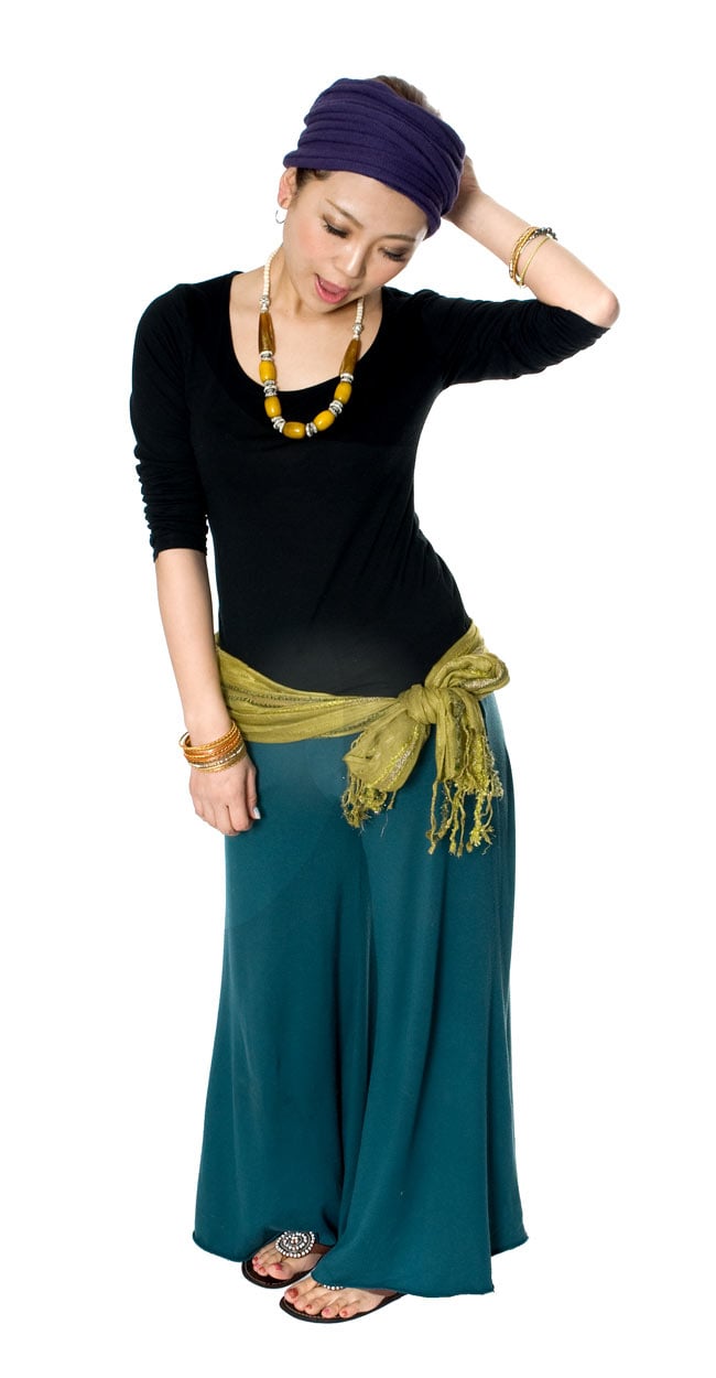 カラフルストライプスカーフ - 薄茶系 8 - 腰に巻くだけでアクセントになりますね(別商品)。