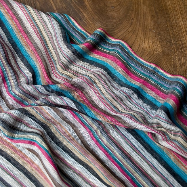 カラフルストライプスカーフ -グレー×マルチ系 3 - 生地を拡大してみました。