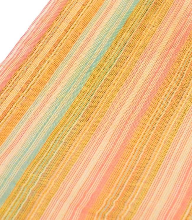 カラフルストライプスカーフ - 黄色系 2 - 生地を拡大して撮影しました。何色もの糸が使用されています。