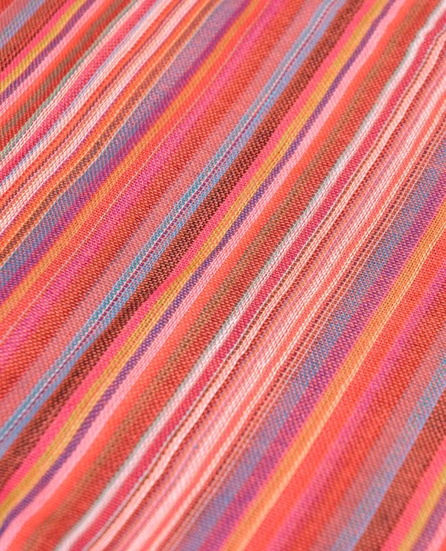 カラフルストライプスカーフ - 朱色系 2 - 生地を拡大して撮影しました。何色もの糸が使用されています。