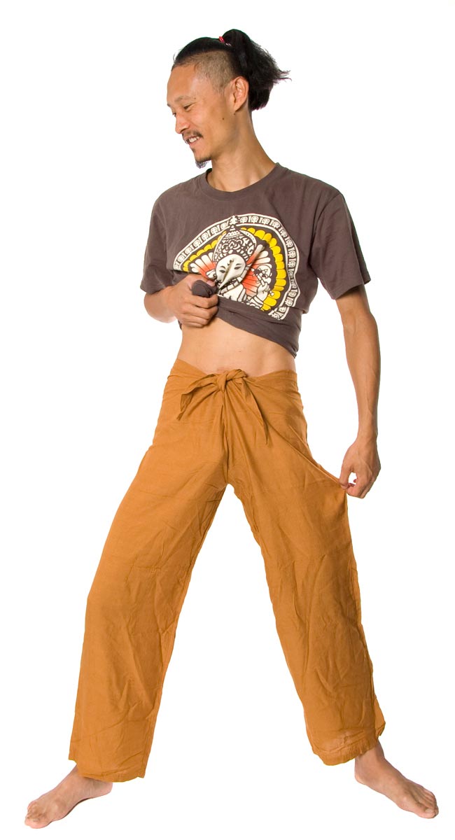 【ワケアリ】リラックスレーヨンロングパンツ 茶 4 - 色違いを身長180cmのモデルさんがはいてみました。