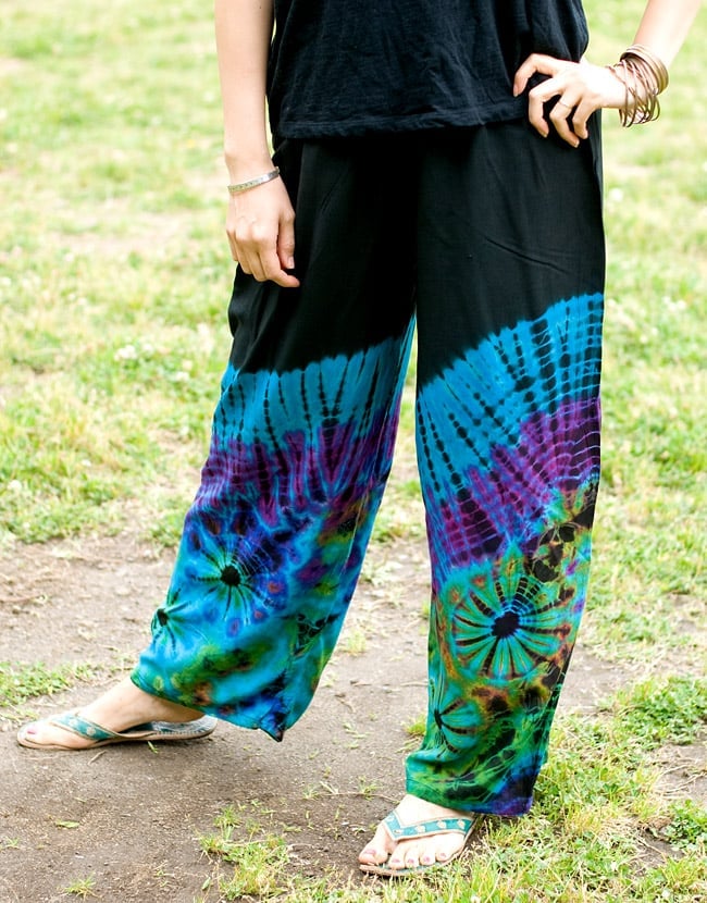 タイダイレーヨンリラックスパンツ 【黒×水色系】の商品写真 3枚目 染具合や配色はひとつひとつ異なるため、まったくこのとおりではありません!