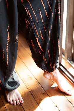 タイダイストライプのリラックスパンツ - サブ5