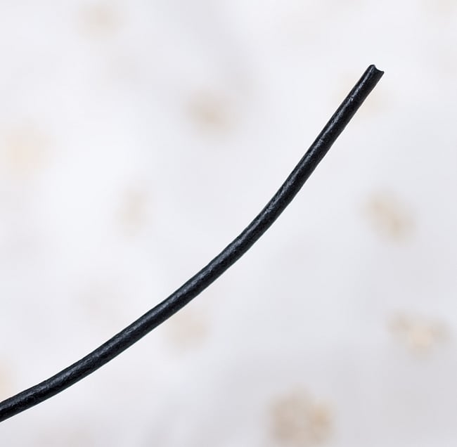 牛革紐 切り売り - 太さ:2mm〔黒〕の写真革紐,手芸,革ひも,レザー,革ヒモ,牛革,アクセサリー材料 