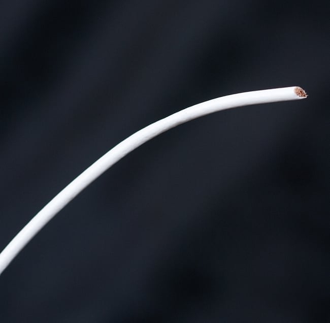 牛革紐 切り売り - 太さ:2mm〔白〕の写真革紐,手芸,革ひも,レザー,革ヒモ,牛革,アクセサリー材料 