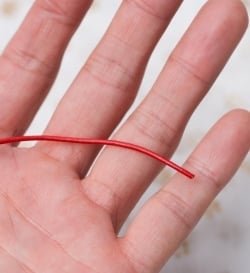 牛革紐 切り売り - 太さ:1.5mm〔赤〕 - サブ2