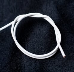 牛革紐 切り売り - 太さ:1.5mm〔白〕 - サブ3