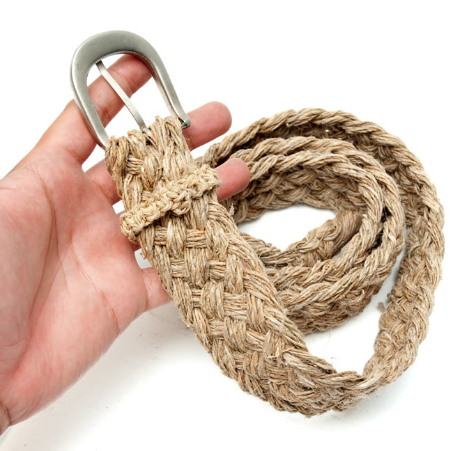 ワイルドヘンプの手作りベルト 5 - サイズを感じていただく為、手に持ってみたところです。