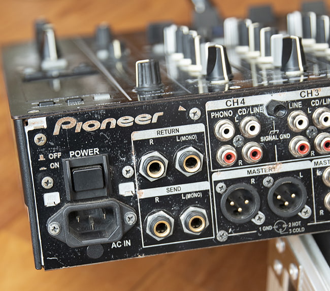 PIONEER DJM-900NXS[レンタル・片道送料込] 10 - 経年変化のため全体にサビがありますが、ご使用には問題ありません