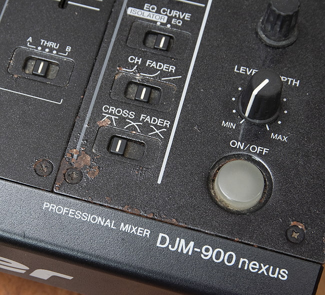 PIONEER DJM-900NXS[レンタル・片道送料込] 12 - 経年変化のため全体にサビがありますが、ご使用には問題ありません