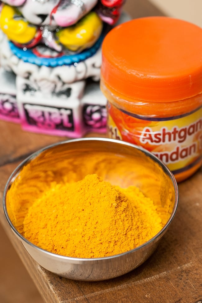 クムクムパウダー - Ashtgandh Chandan Tilakの写真ビンディ,ティッカホーリー,ホーリー祭,Holi India,色粉,Holi powder