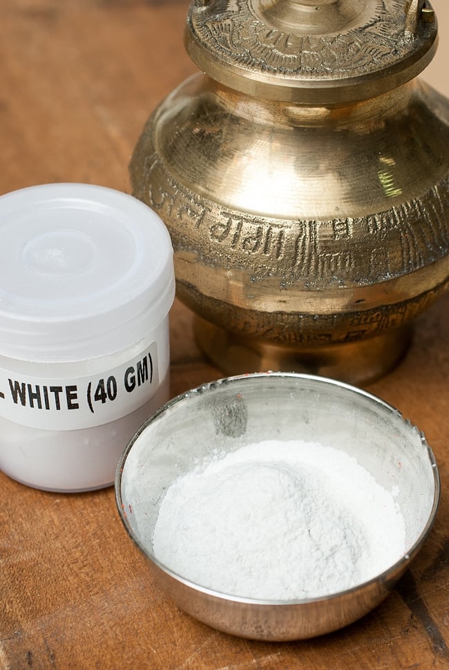 クムクムパウダー - Abil Whiteの写真1枚目です。ビンディの発祥とされるクムクムパウダーですビンディ,ティッカホーリー,ホーリー祭,Holi India,色粉,Holi powder