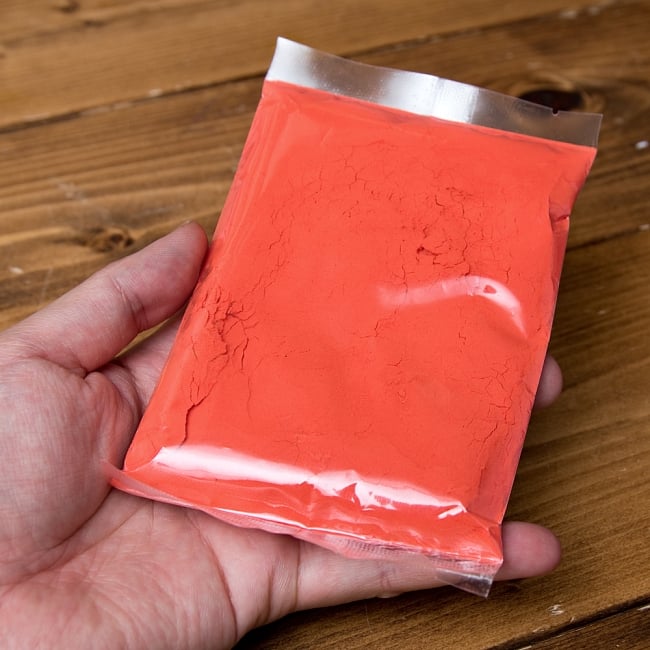ホーリーの色粉 100gパック - ビビッドオレンジ 4 - このくらいのサイズ感になります
