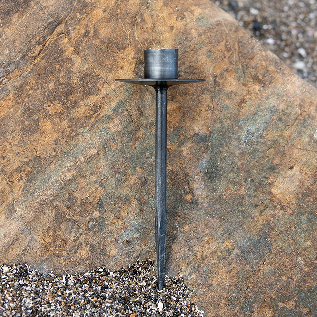 【3個SET】お買い得！　インドのアイアン キャンドル スタンドロング 台つき 4 - 正面です。