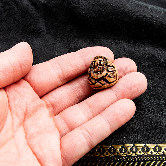 【5個セット】キンマの実に彫られたガネーシャ - Supari Ganesh 少し小さめ 5 - ちょこんとしたサイズ感です。