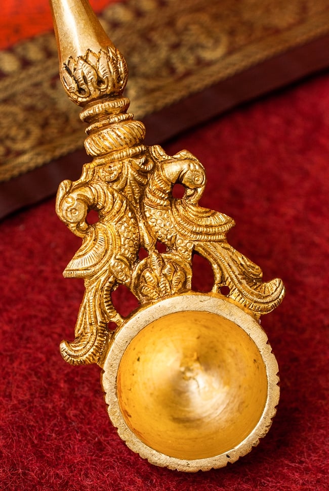 【3個セット】ブラス製 クリシュナスプーン - [高さ：約24.5cm] 5 - スプーン部分です。孔雀の装飾も壮麗で美しいですね。