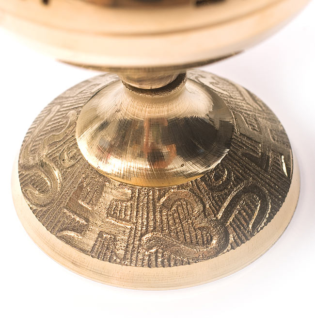 卍のランプシェード 【15cm】 2 - 中の写真です。中に油を入れ、灯心(コットンが良いですが、ティッシュをこよりにしたものでも可)に火をつけるだけでオイルランプとして使えます