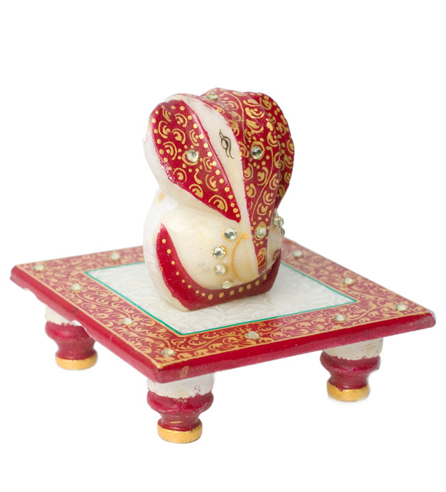 マーブルストーンのガネーシャ - 台座付きの写真