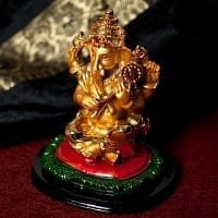 楽器を演奏するゴールデンガネーシャ像 - トゥンビの商品写真