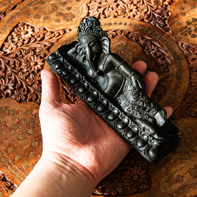 スリーピング・ガネーシャ[20cm] 6 - サイズ比較のために手に持ってみました